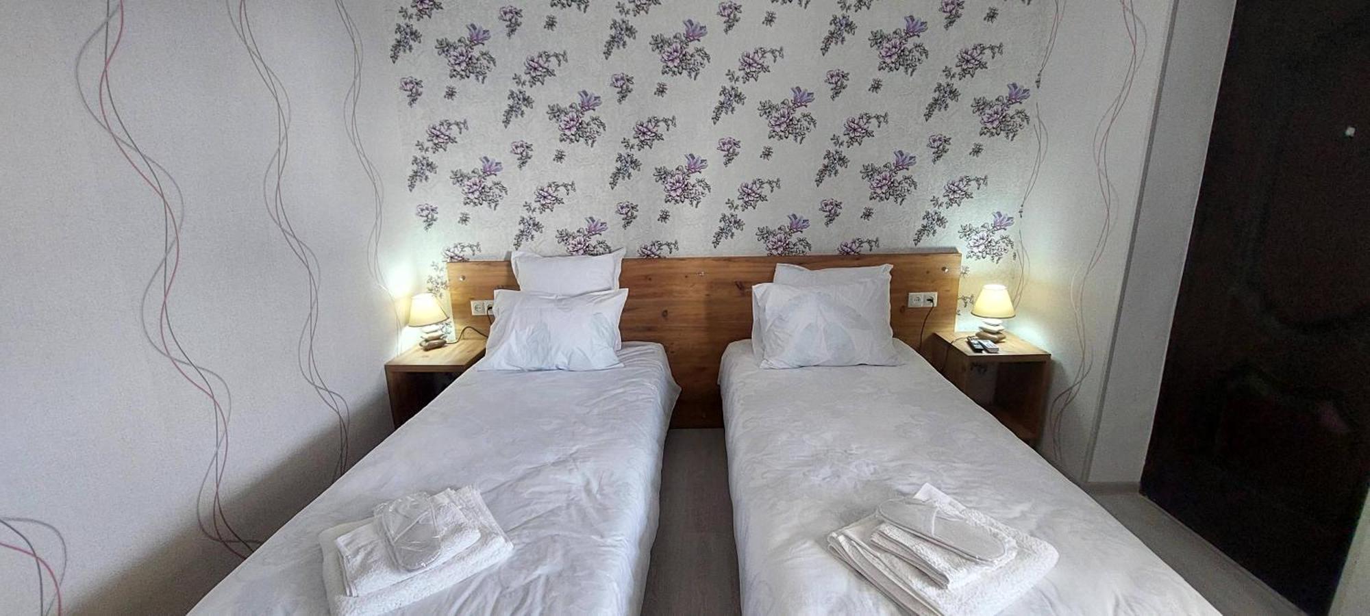 Hilltop Guest House Kʼutʼaisi Exterior foto