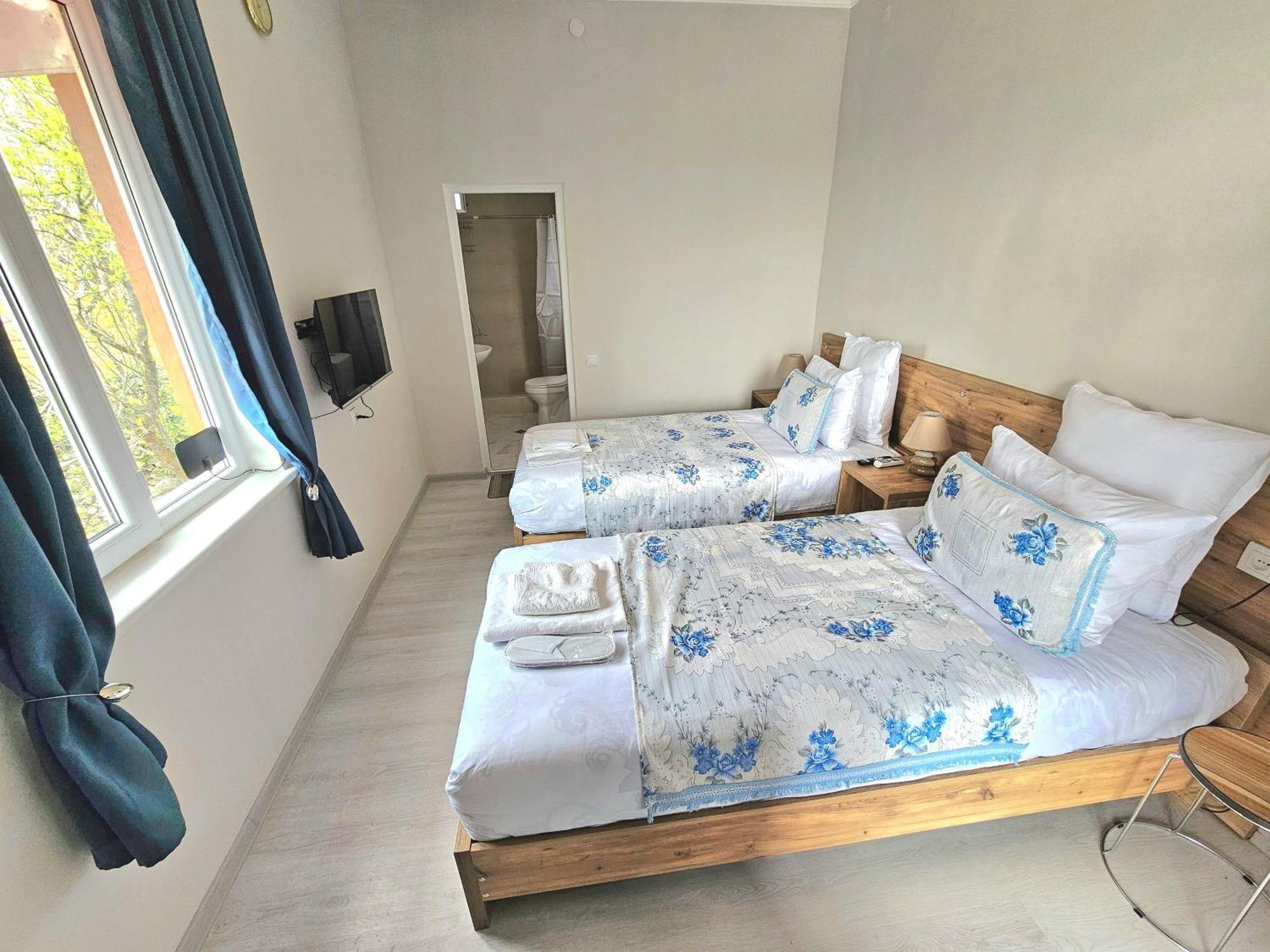 Hilltop Guest House Kʼutʼaisi Exterior foto