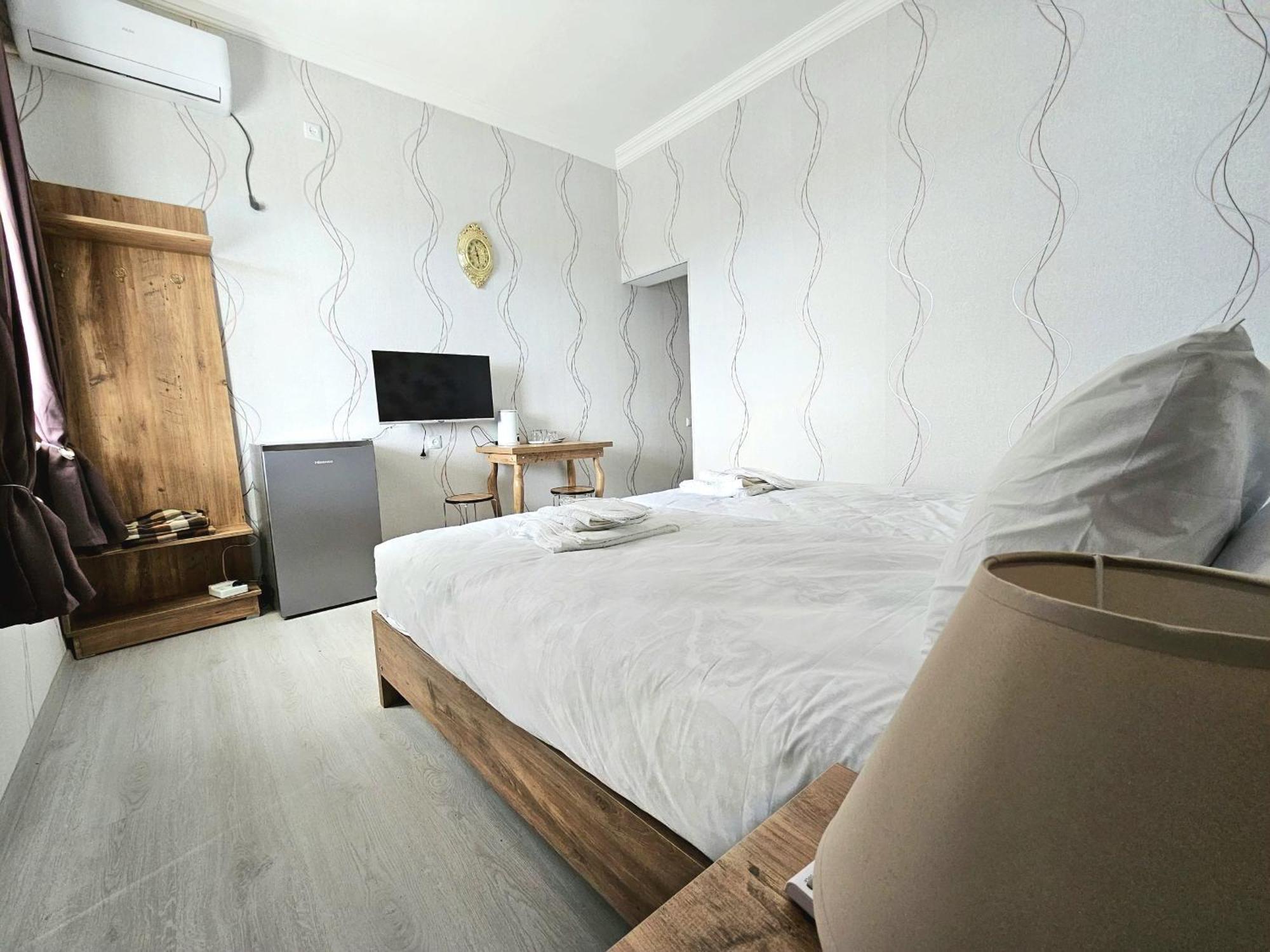 Hilltop Guest House Kʼutʼaisi Exterior foto
