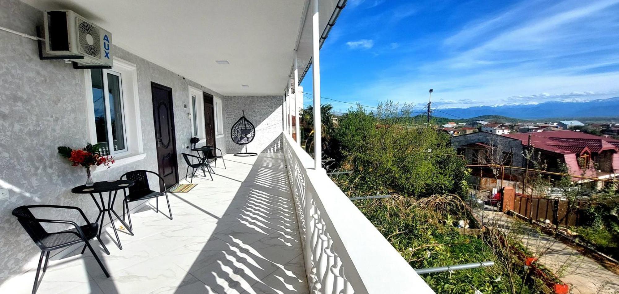 Hilltop Guest House Kʼutʼaisi Exterior foto