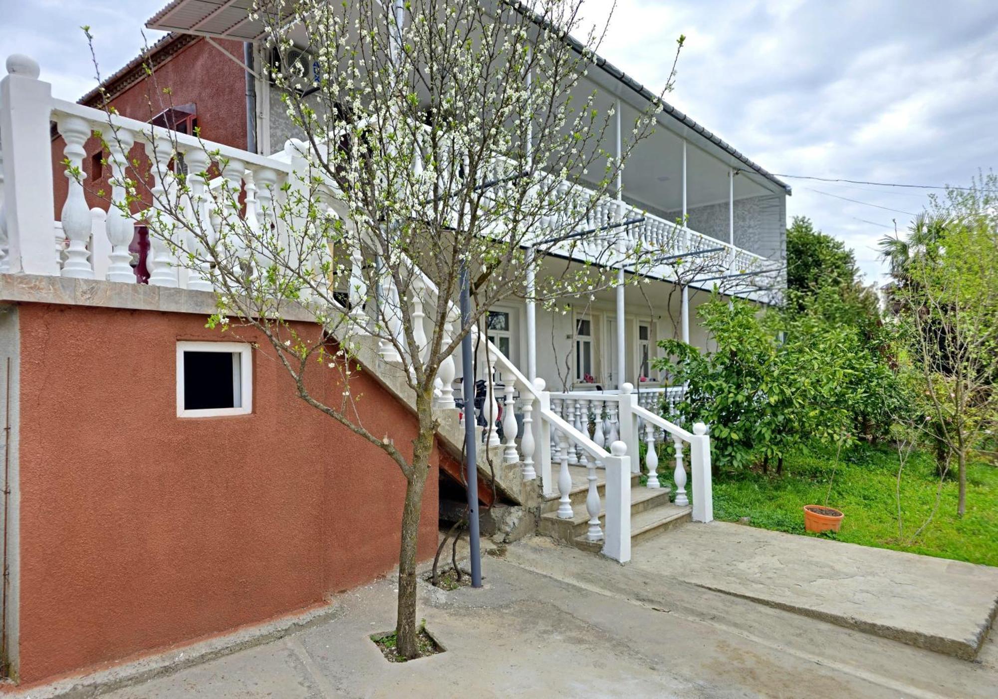 Hilltop Guest House Kʼutʼaisi Exterior foto