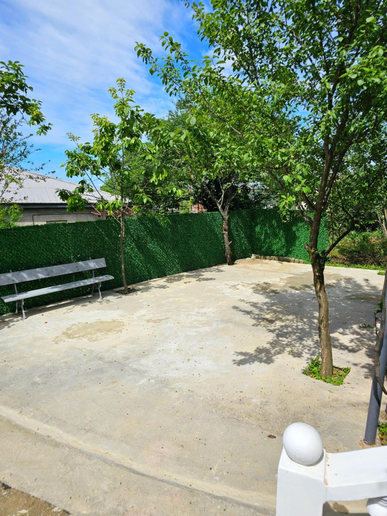 Hilltop Guest House Kʼutʼaisi Exterior foto