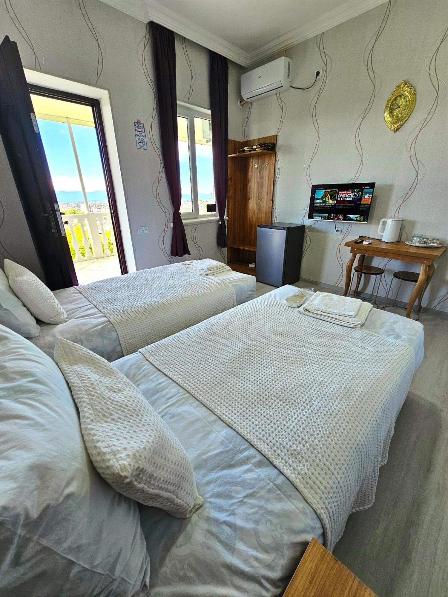 Hilltop Guest House Kʼutʼaisi Exterior foto